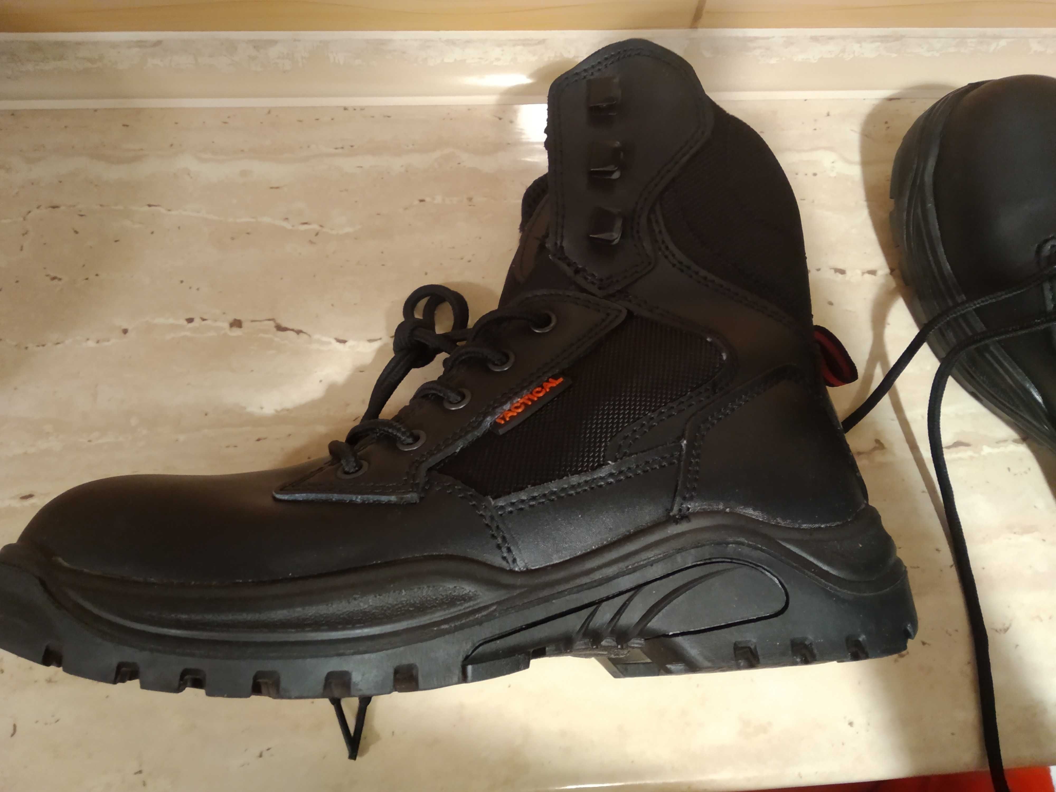 Nowe czarne buty taktyczne roz.42