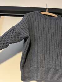 Szary sweter warkoczowy S 36 bershka