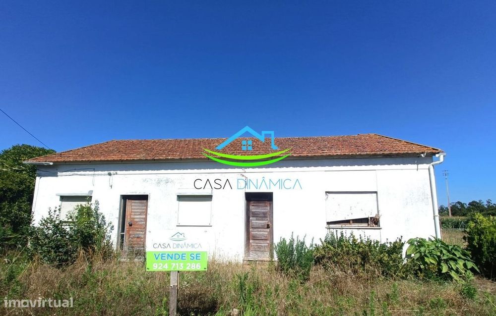 Casa com terreno e dois poços