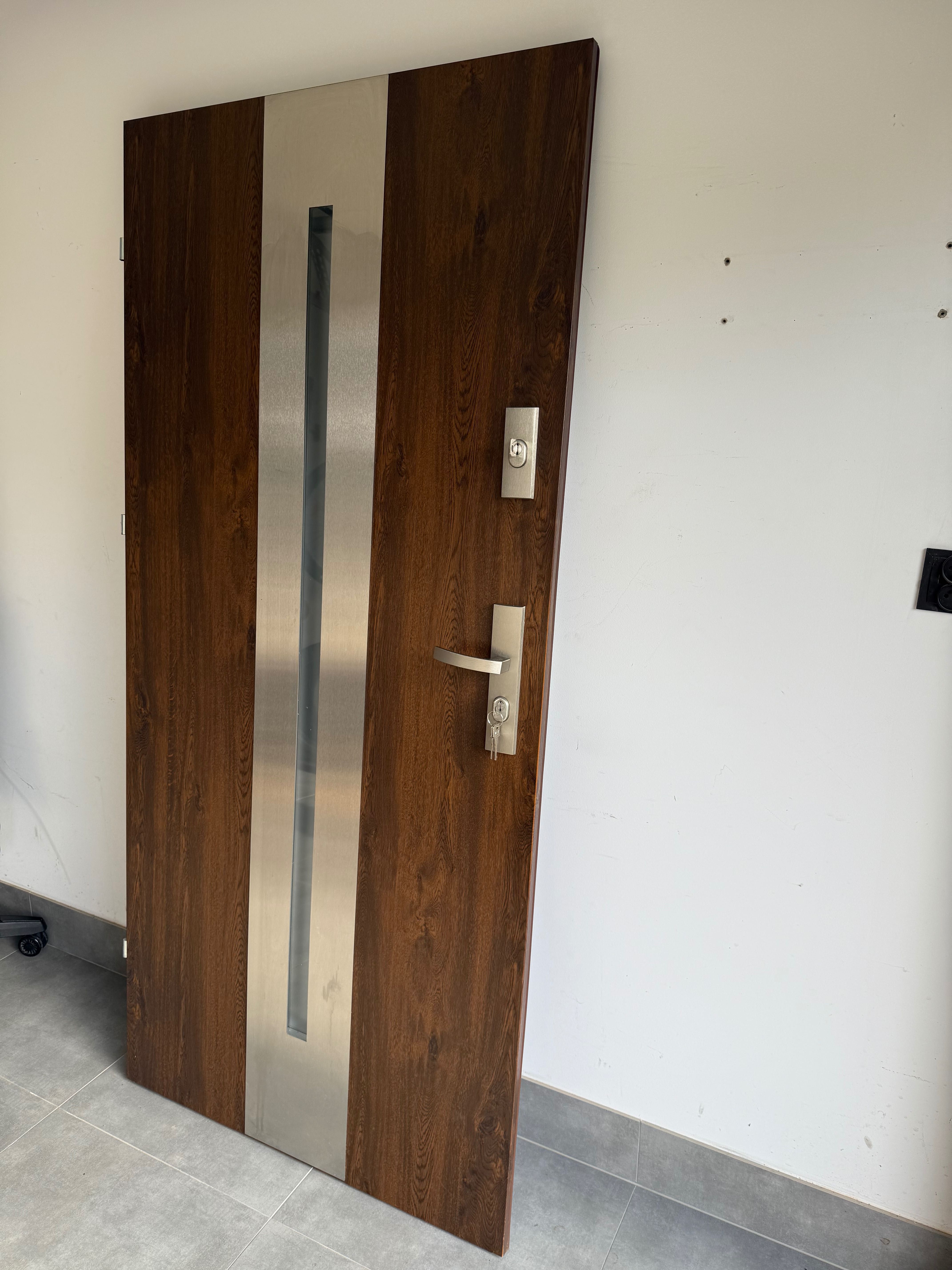 Drzwi zewnętrzne KMT PLUS – 800 zł (do negocjacji)