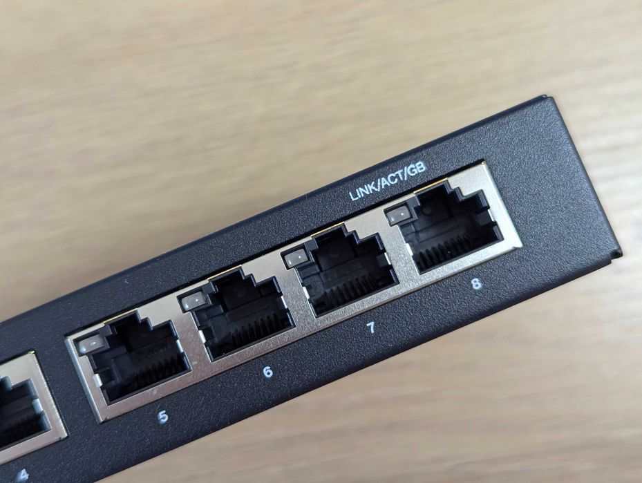 Свитч коммутатор не управляемый Linksys SE3008 8 Port Gigabit USA
