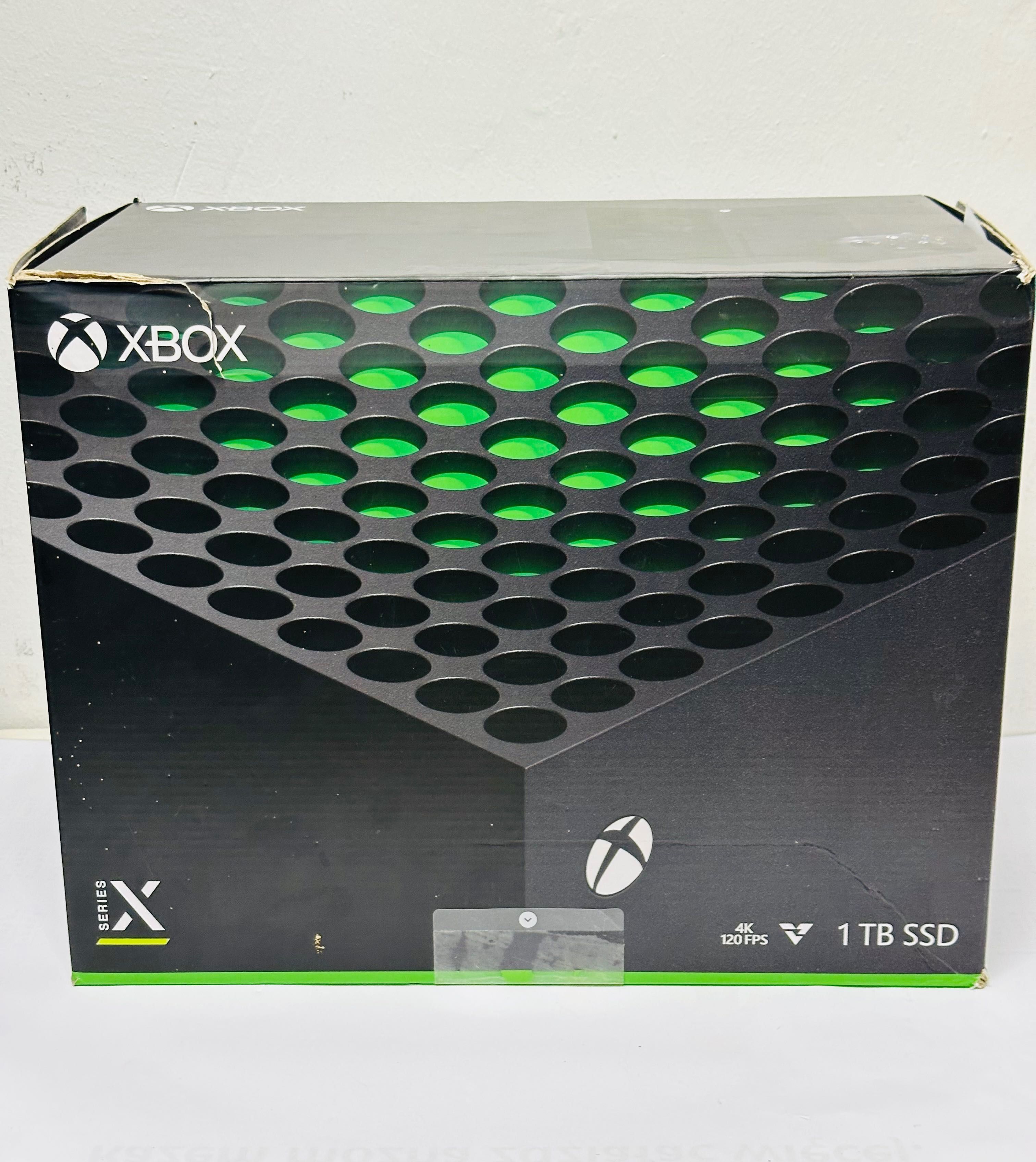 Konsola X Box Series X 1TB + 2 pady + stacja dokująca Stan idealny!