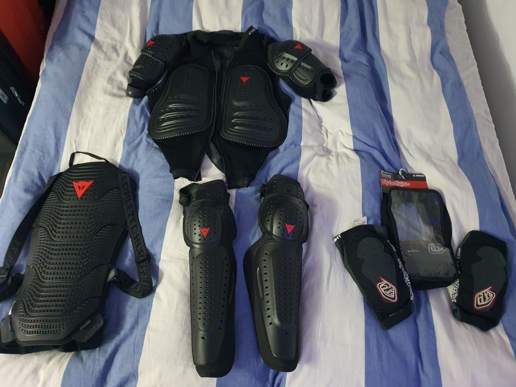 Vendo proteções de mota dainese