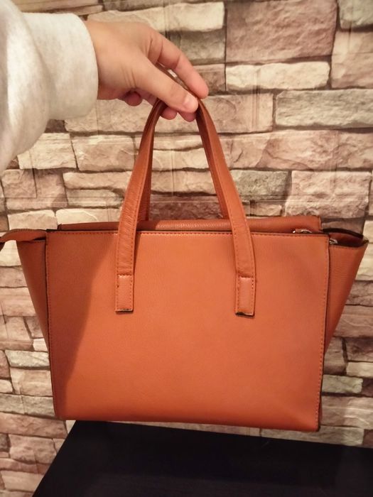 Mala de mão castanha