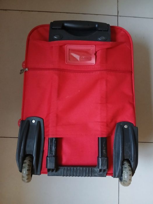 Двухколесный дорожный чемодан.