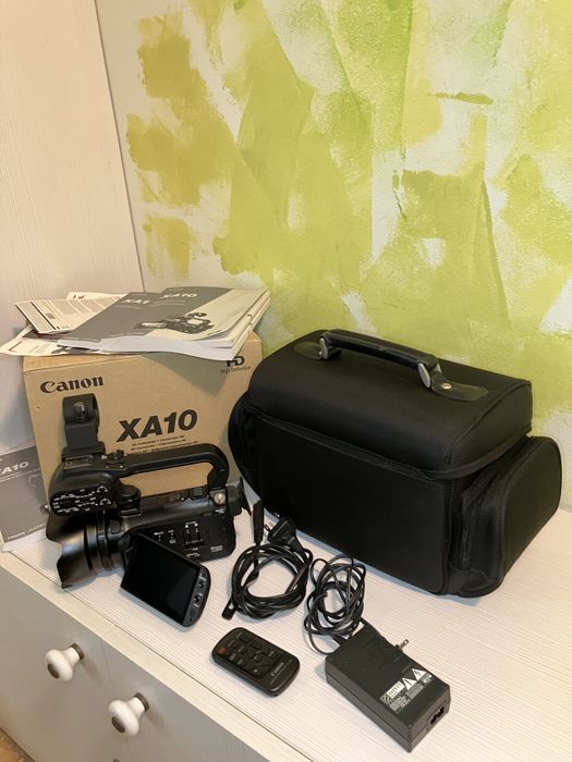 Відеокамера професійна CANON XA10, Full HD AVCHD, Zoom x10 + кофр, SD