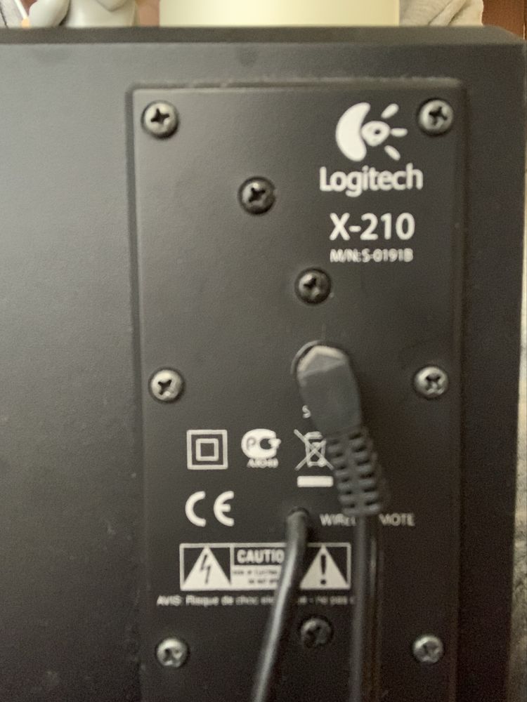 Logitech Colunas x-210
