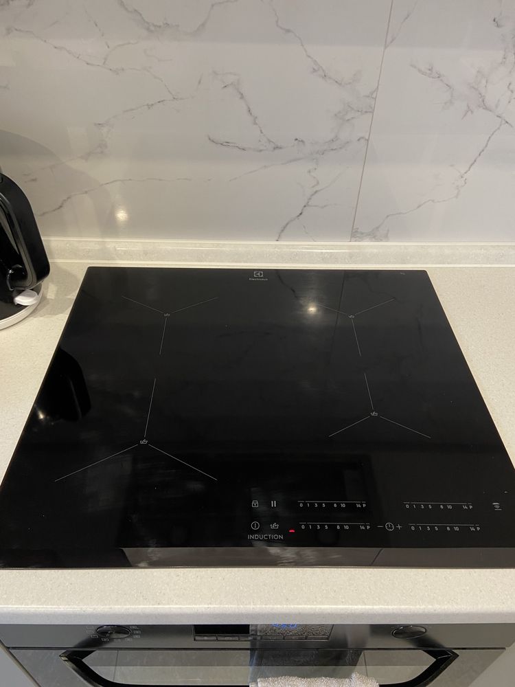 Індукційна плита Electrolux IPES6452KF