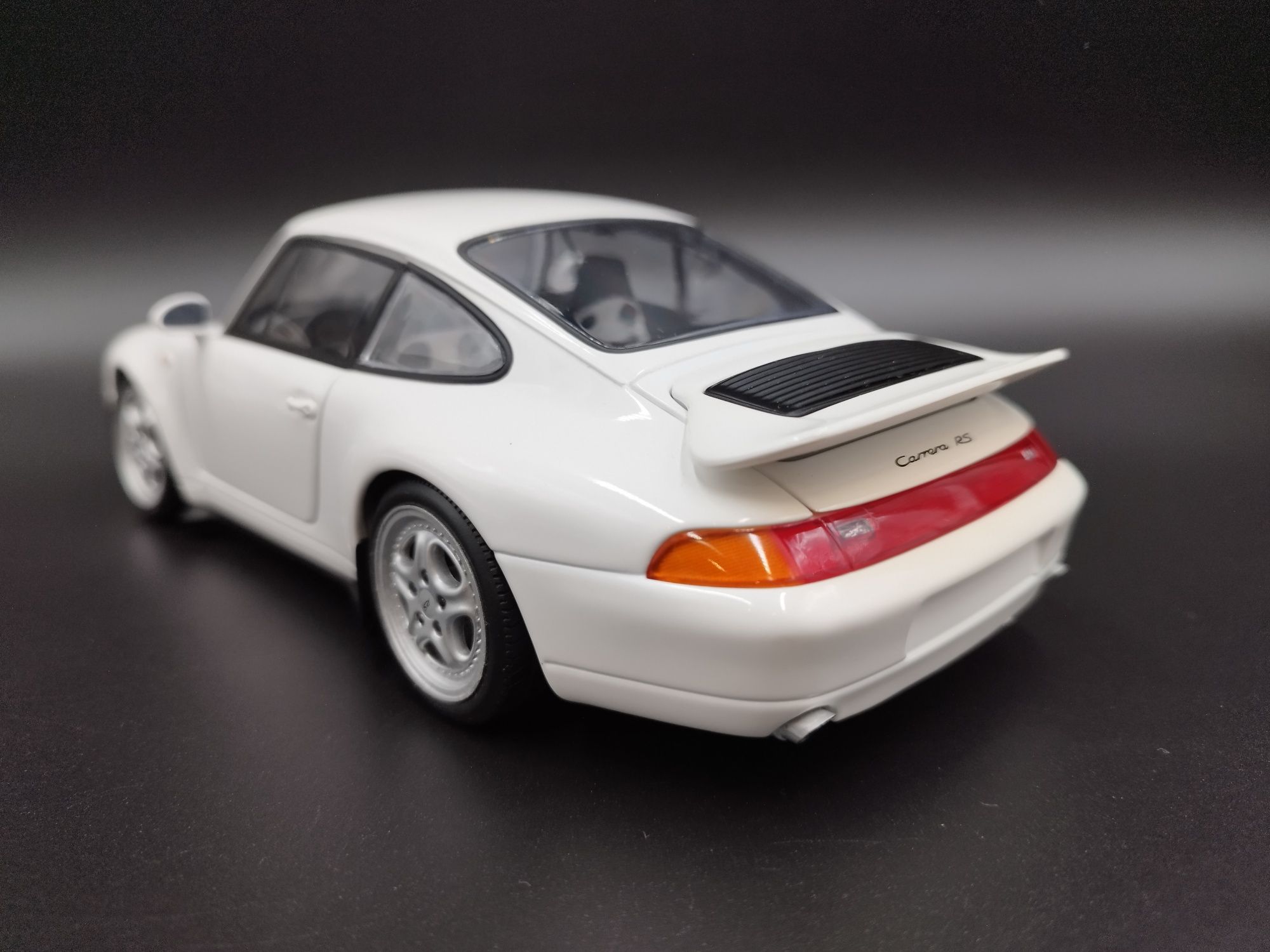 1:18 UT Models Porsche 911 (933) Carrera RS model