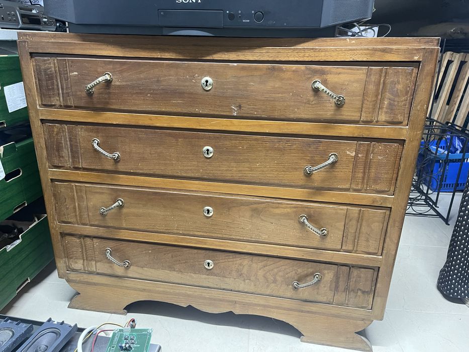 Comoda antiga para restauro