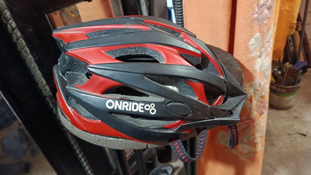 Камеры, цепи, шлём, замок, багажник .