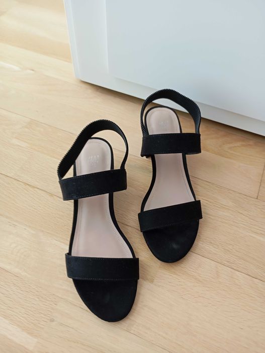 Sandálias pretas