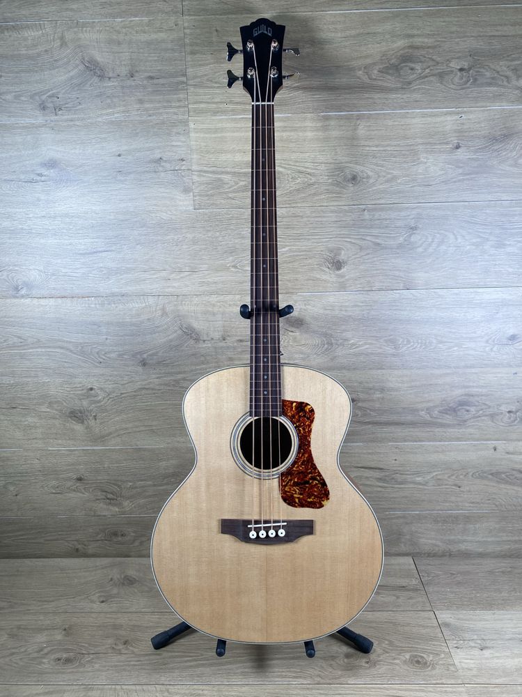 Baixo Guild B-240 EF