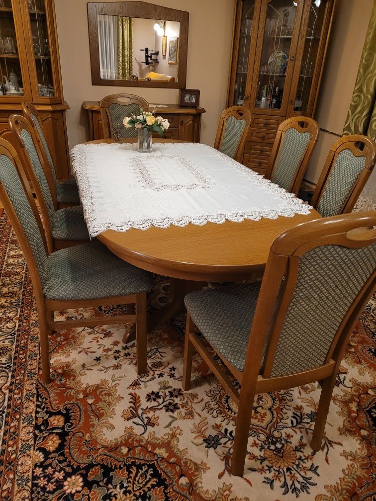 Stół rozkładany i 8 dębowych krzeseł