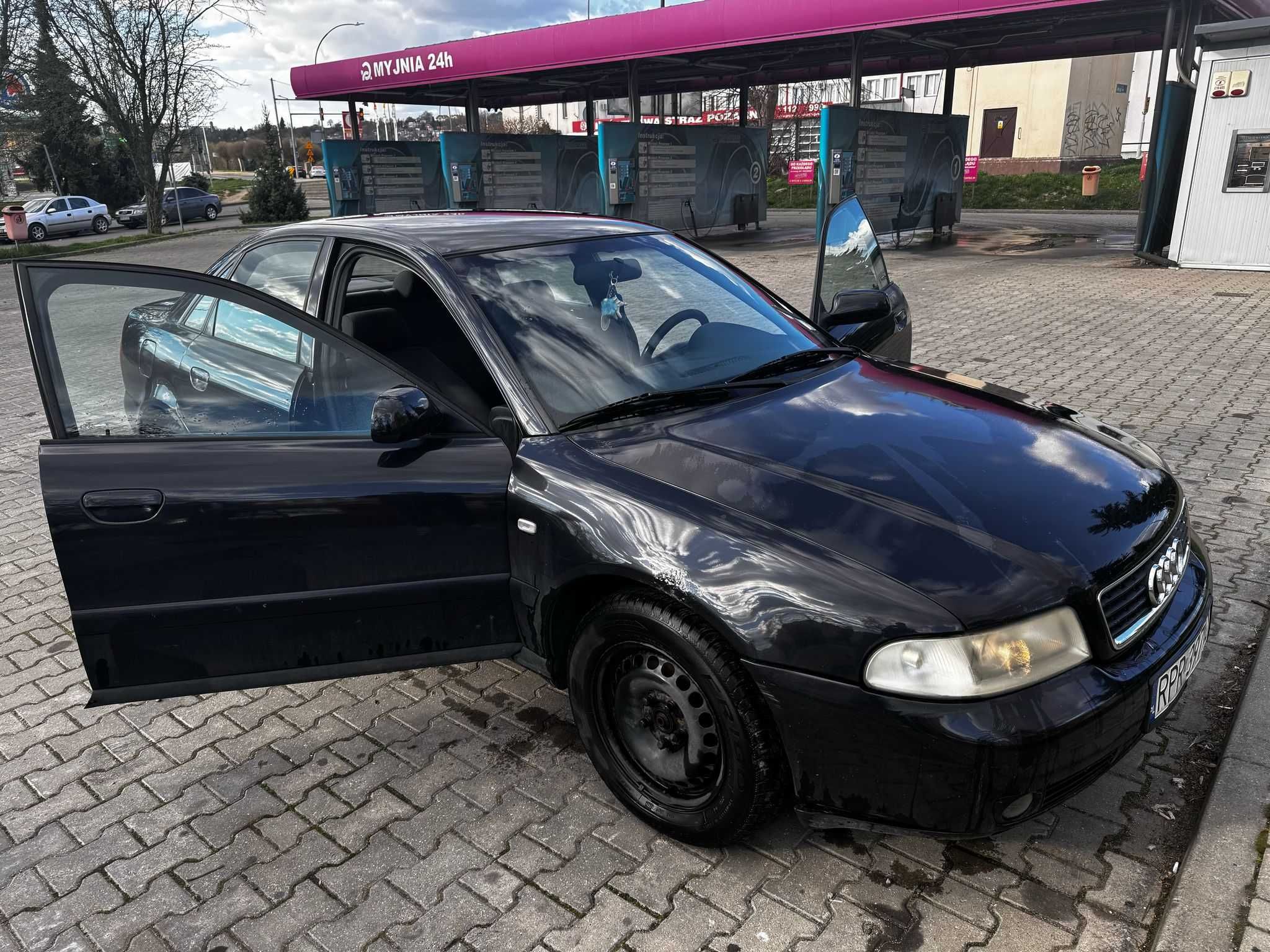 Audi A4 B5 1.6 Benzyna 101 KM • 2000r • Sprawne • Do drobnej naprawy
