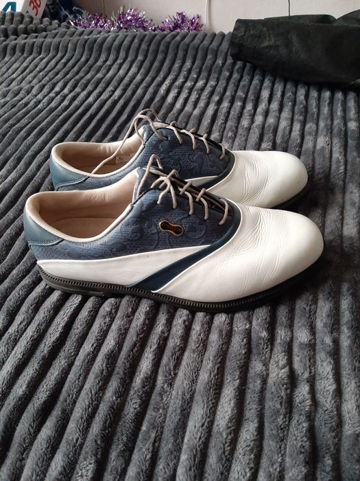 Спортивные кроссовки,размер 40натуральная кожа.