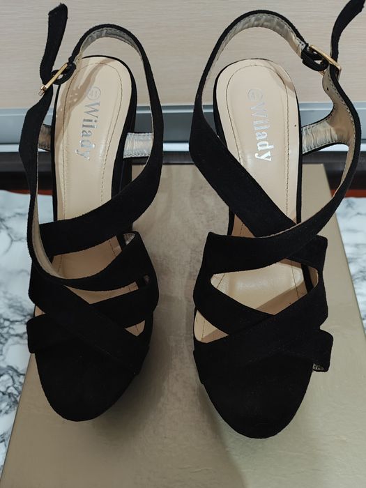 Продам женскую обувь