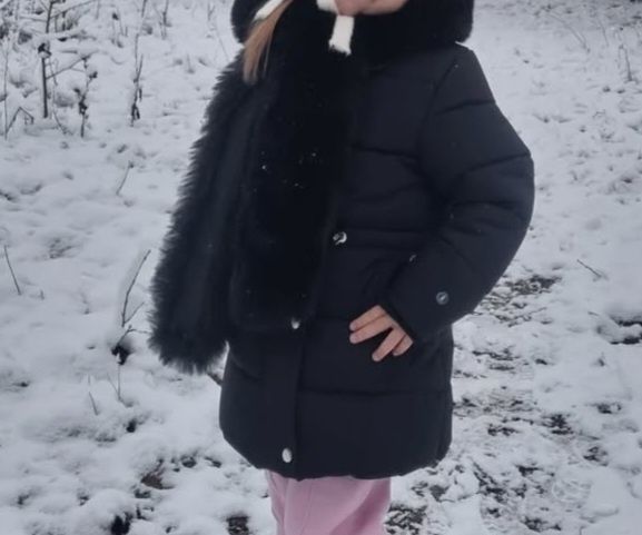 Зимове пальто для дівчинки.