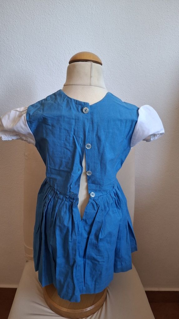 Vestido, bebé para uns 3 ou quatro meses.