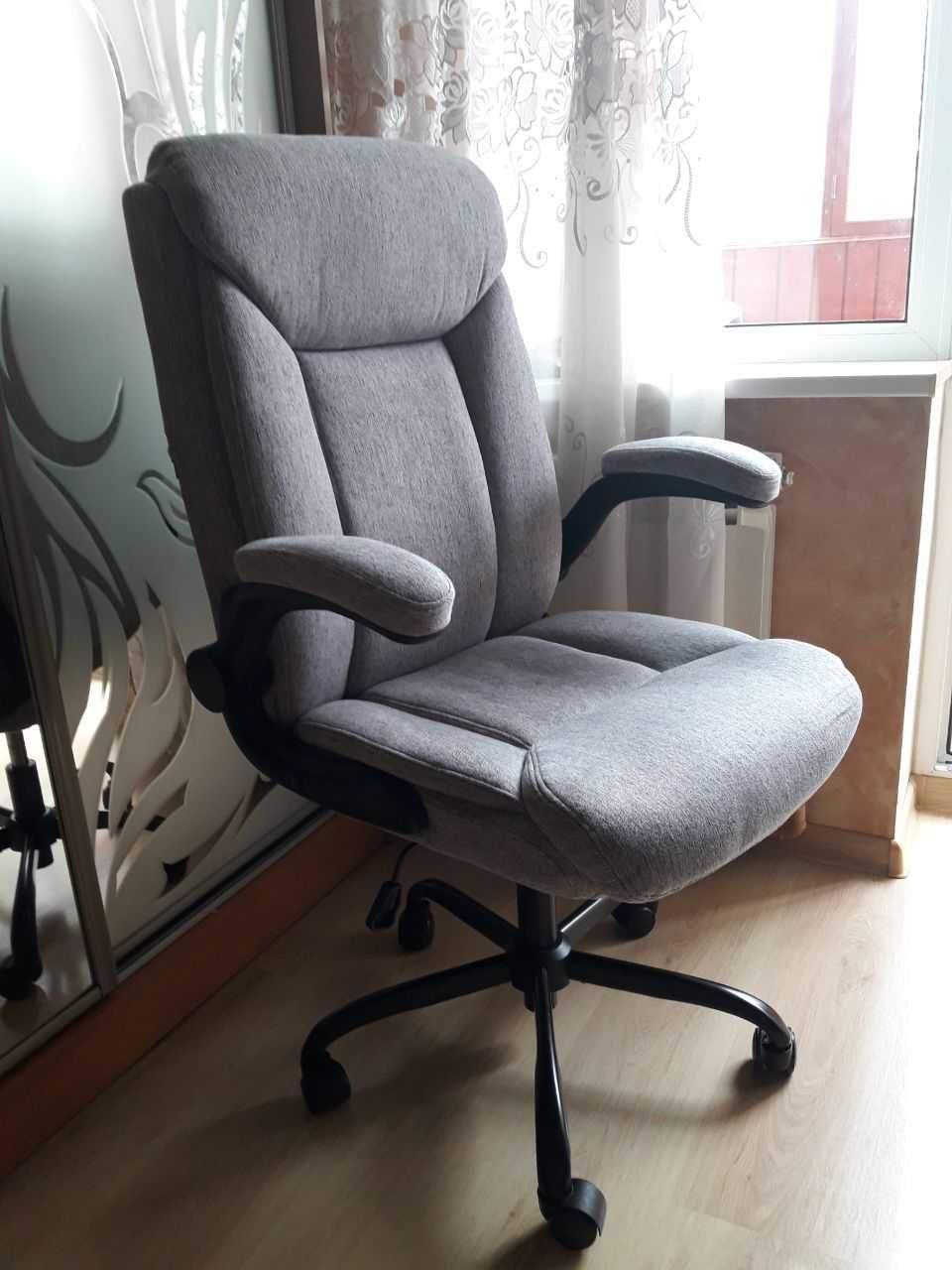 Продам НОВОЕ Офисное кресло GT Racer B-5744 Gray