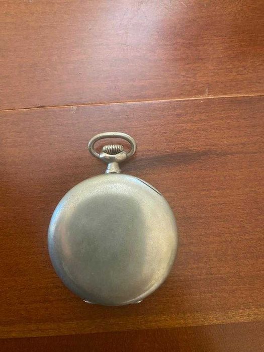Relógio de bolso Omega antigo em prata
