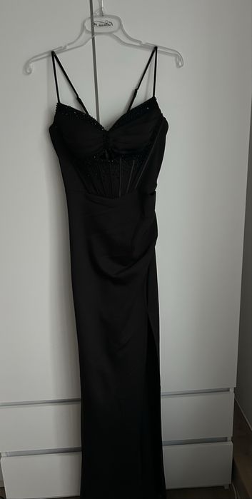 Sukienka z gorsetem z kryształkami