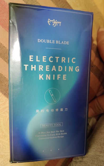 Триммер для бровей,  бороды и усов.