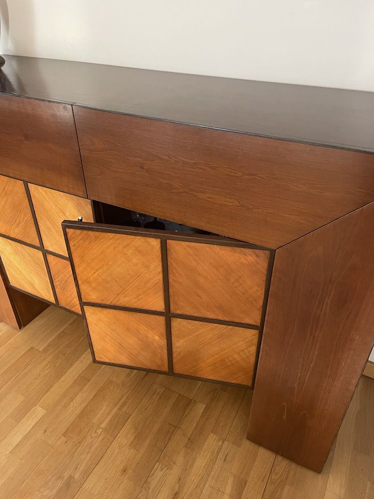 Conjunto Mesa + 6 cadeiras e Aparador