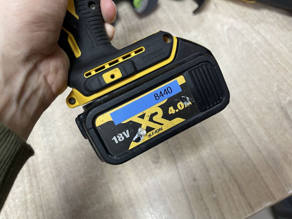 Dewalt DCF809 + АКБ 4.0Ah / безщітковий імпакт Девольт