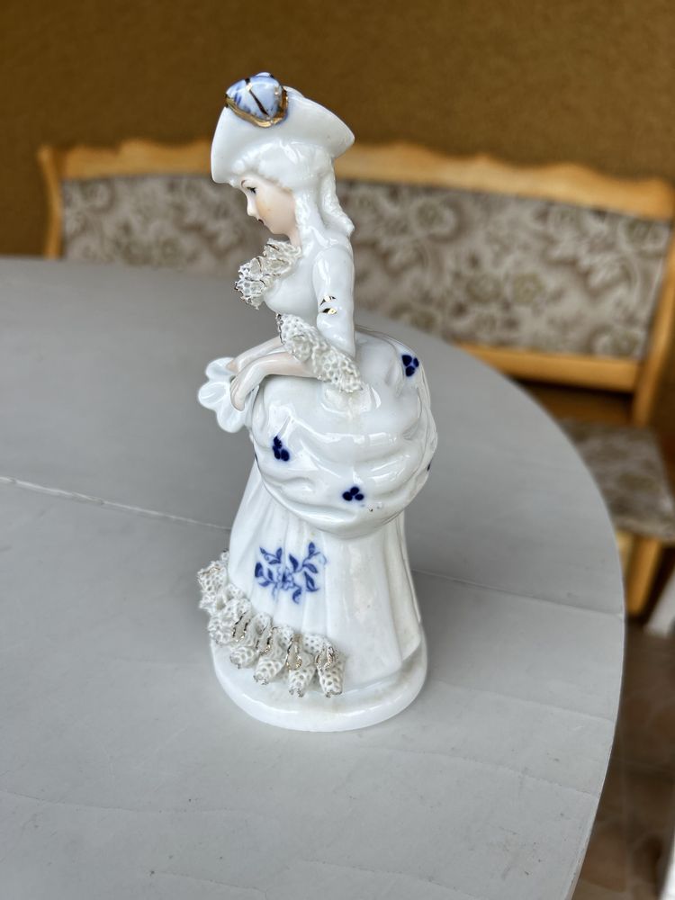 Porcelanowa figurka dama nr.A45