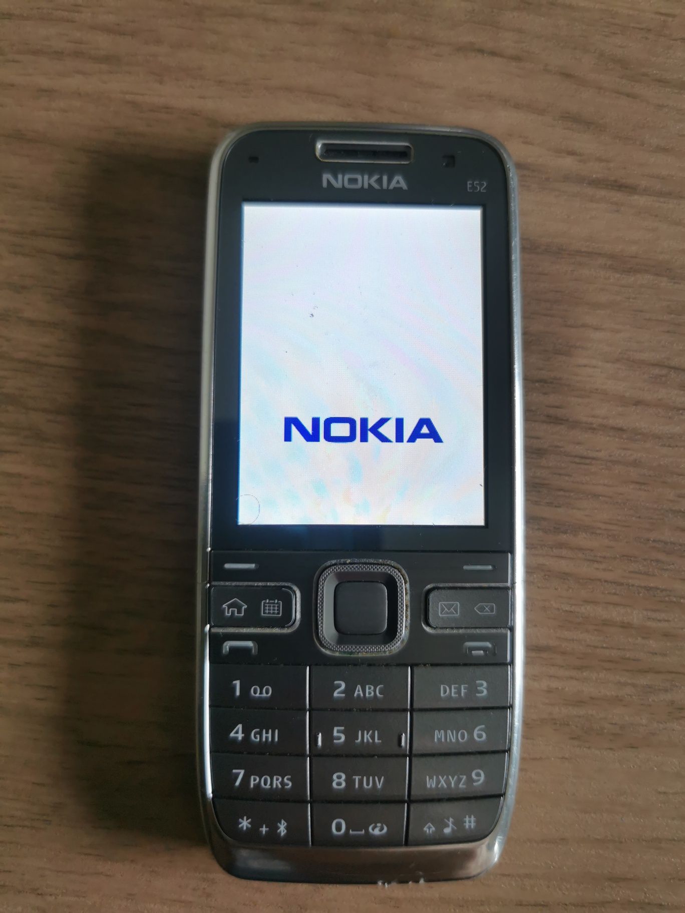 Nokia e52 Silver z zestawem navi