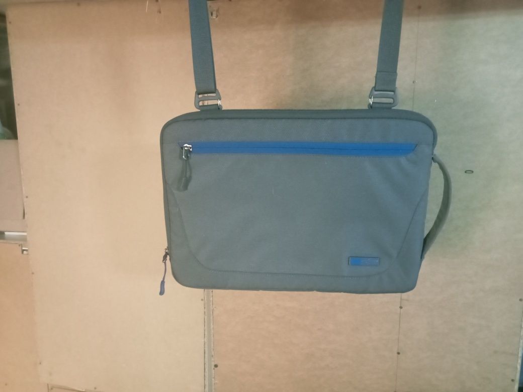 Torba na laptop do 11", producent stm.

Torba posiada wewnętrzną kiesz