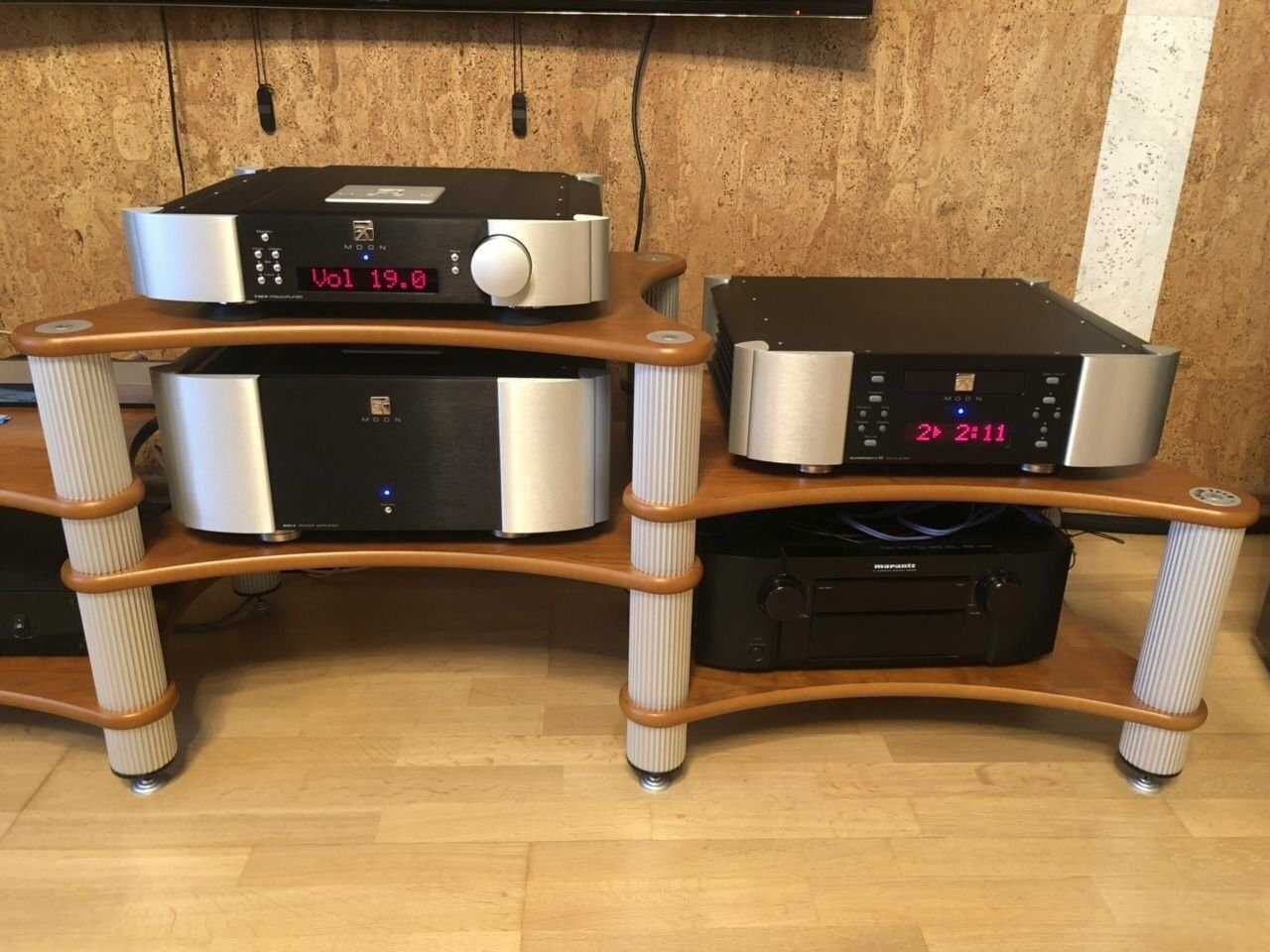 SimAudio Moon 860A/Moon 740P (Pre/Power Amplifier)