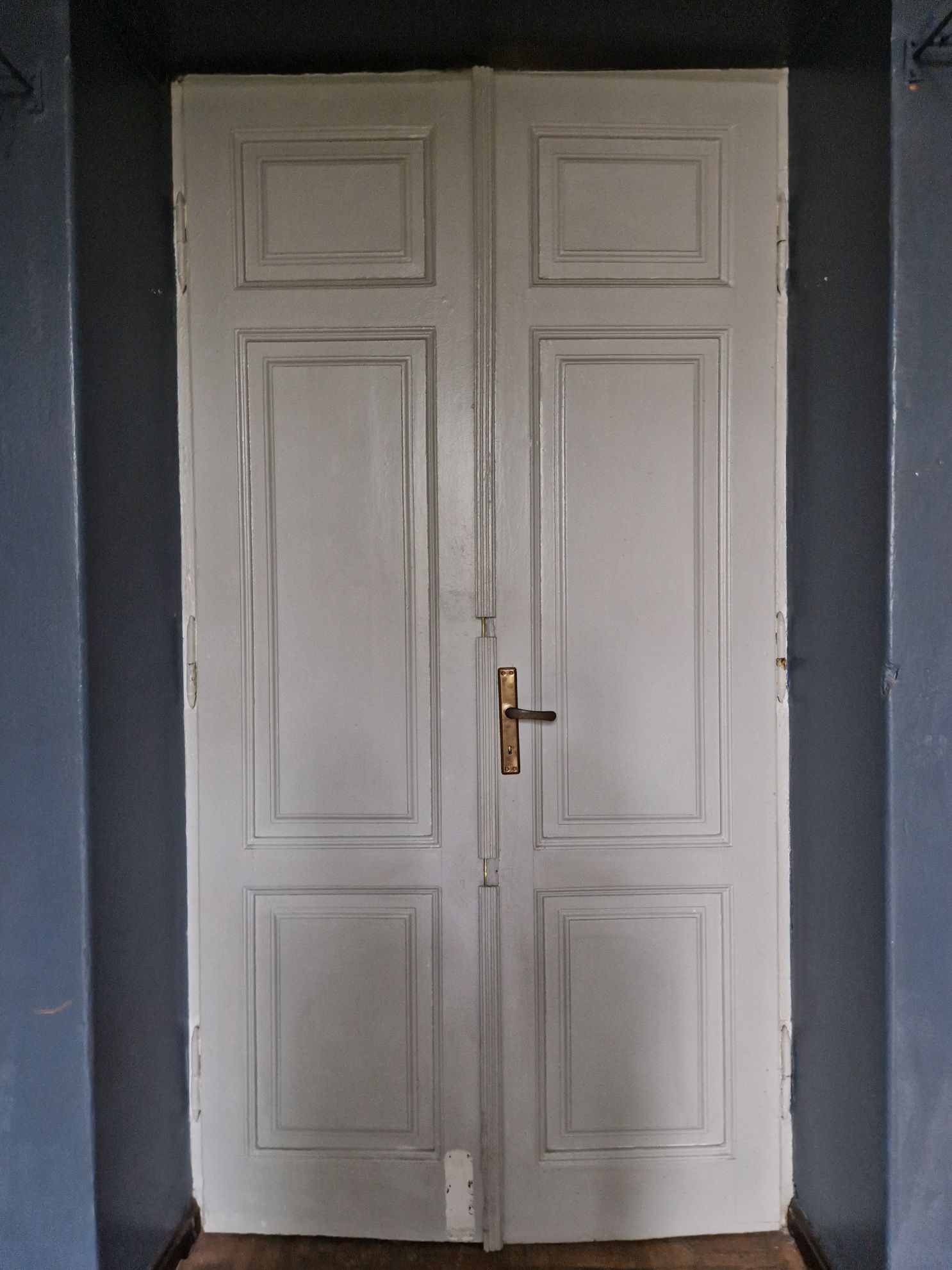 Zabytkowe drzwi - duża ilość