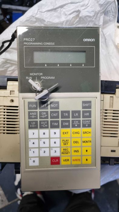 Sterownik PLC OMRON SYSMAC C200H używany + programator PRO27-E