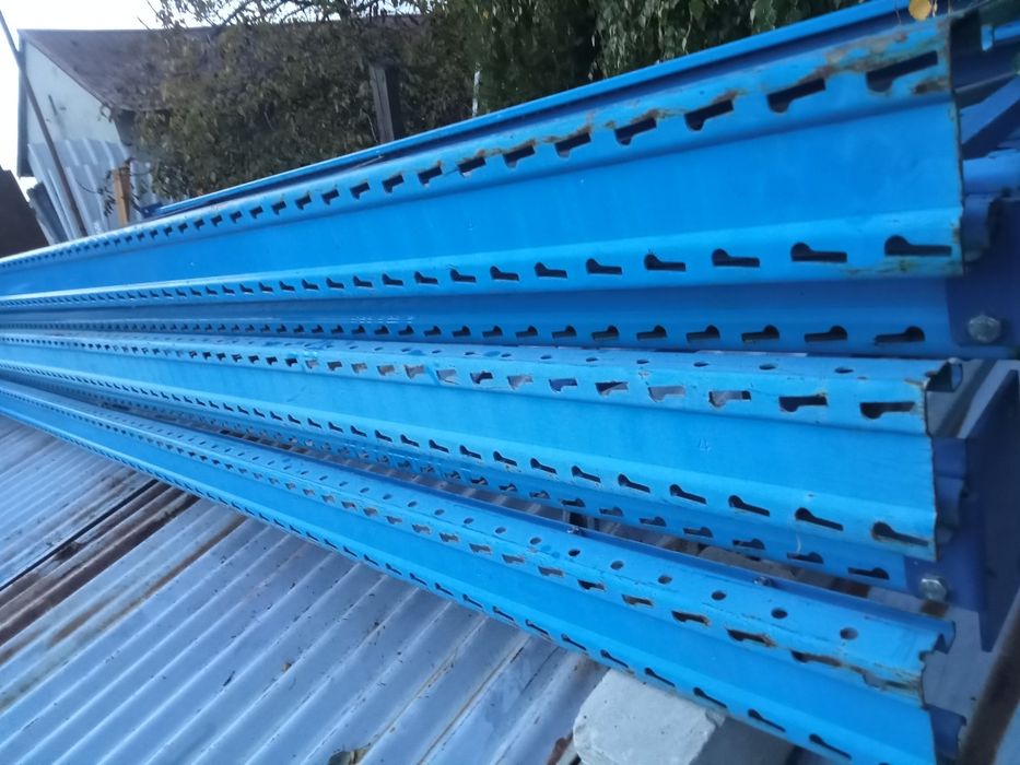 Regał na ciężkie przedmioty