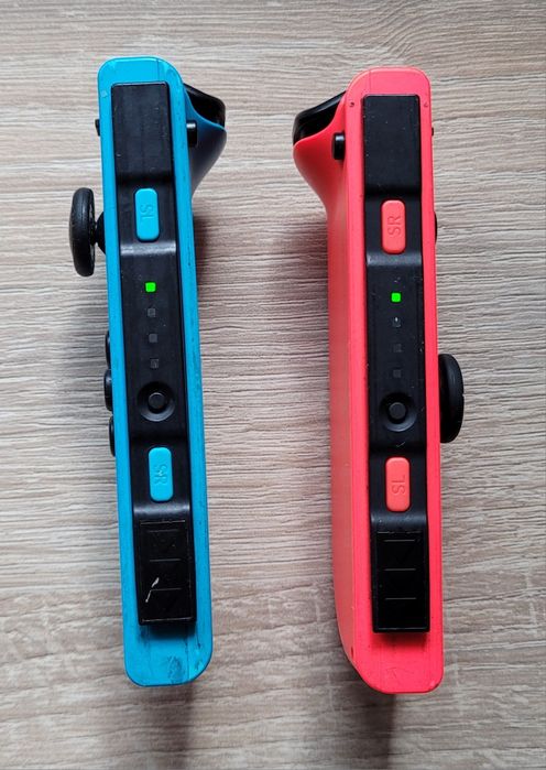Dwa joy-con firmy Nintendo Switch