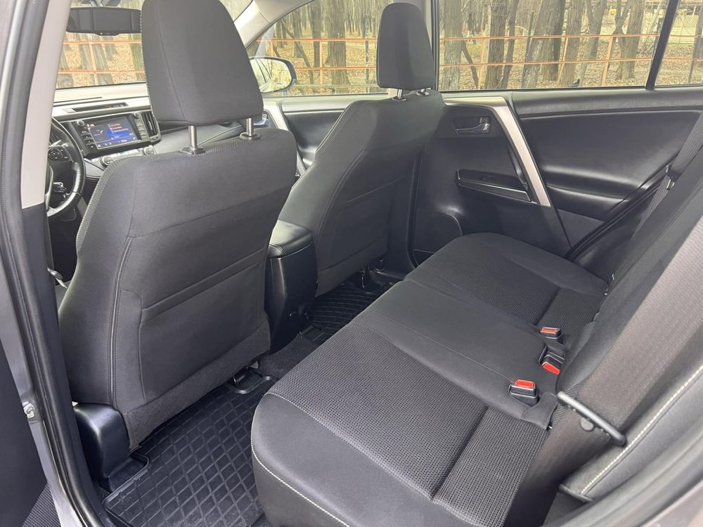 Продам Toyota Rav4 2017