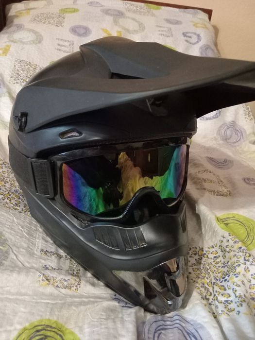 Кросовий мотошолом