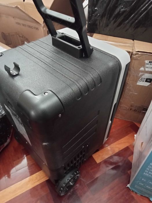 Frigorífico Portátil Com Rodas. Oportunidades