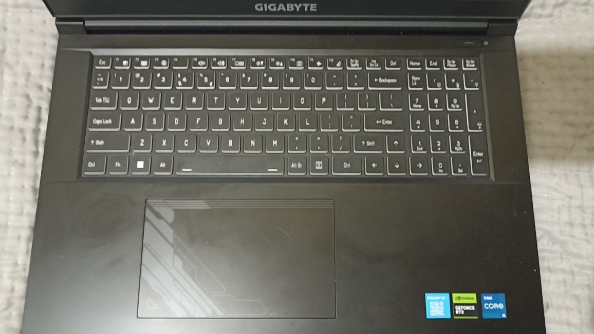 GIGABYTE G7 17.3 144Hz i5-12500H 16GB RAM 512GB SSD RTX4050 WIN11 MYSZ