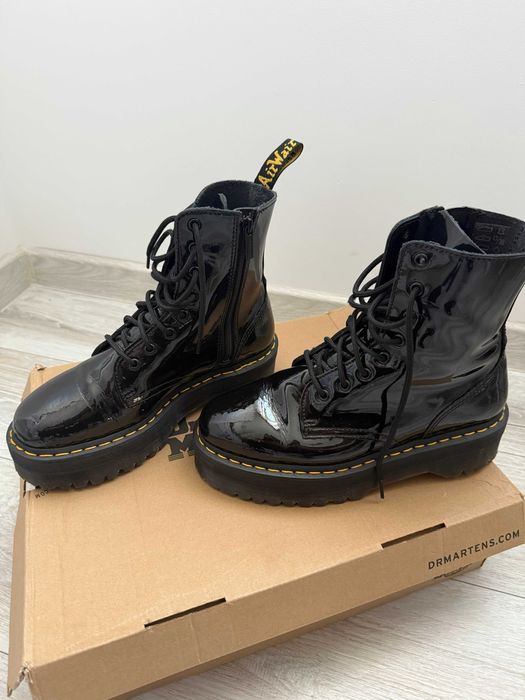 Dr. Martens Jadon Black Patent Lamper 42 – jak nowe