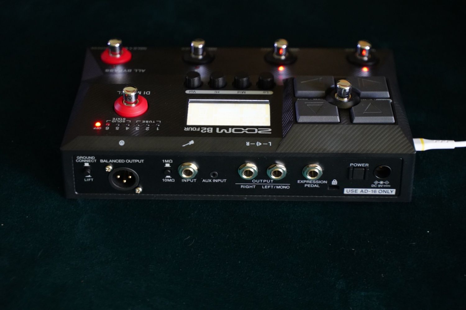 Zoom B2 Four multiefekt do basu
