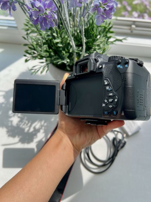 Фотоапарат Canon 650d