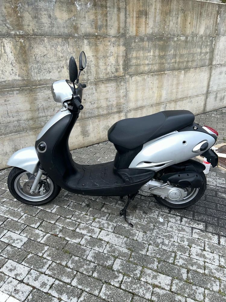 Moto .kymco 50 cc bem funciona