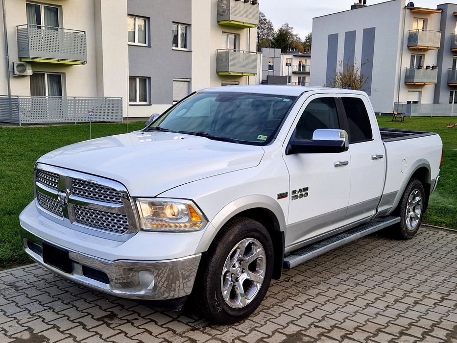 Ram 1500  rok 5.7 hemi 2015 rok 4x4 laramie opłacony