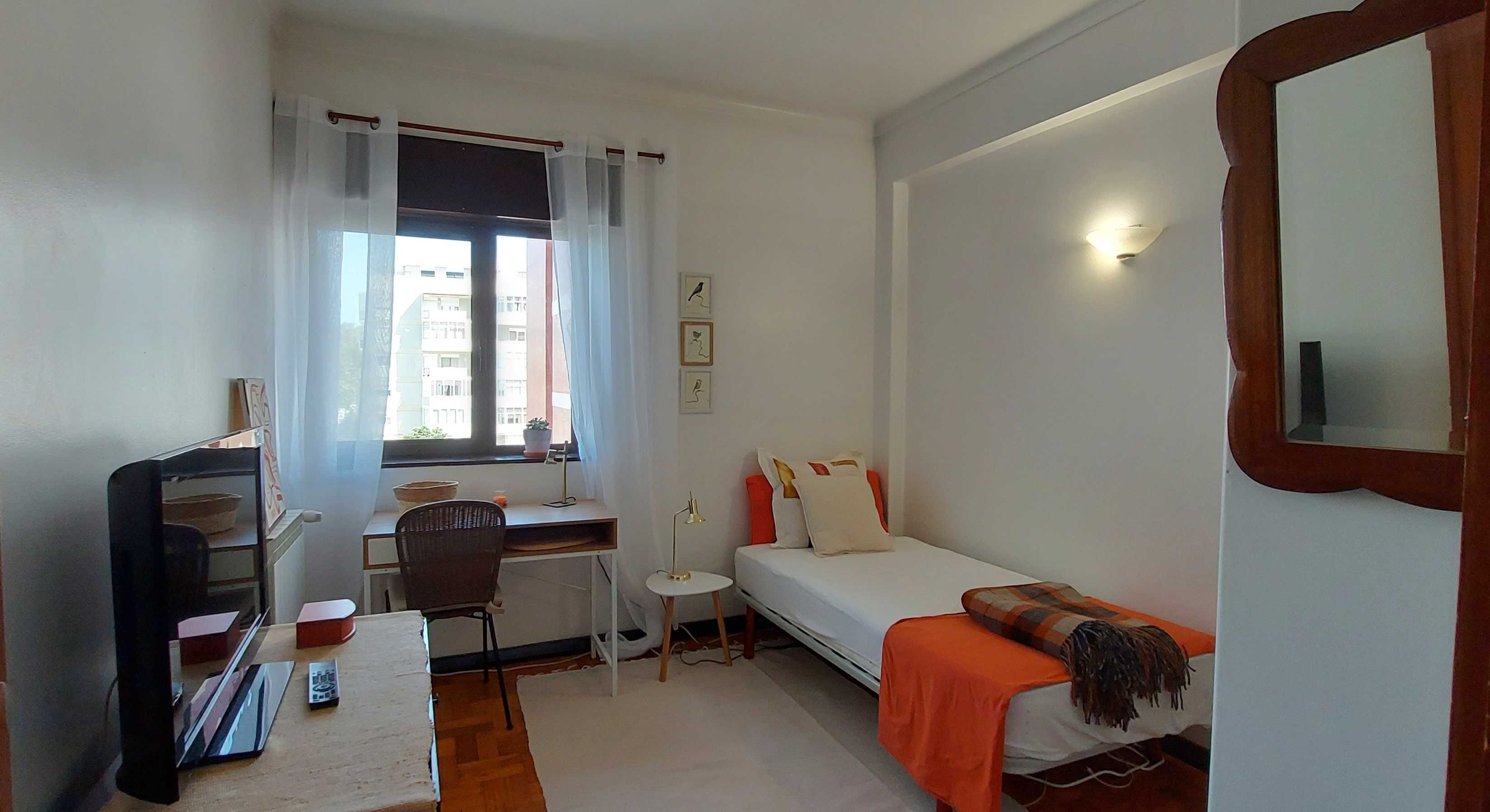 Quarto com casa de banho privativa
