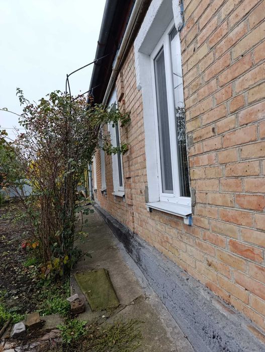 Продам земельну ділянку 11 соток та частину будинку по вул . Барболіна