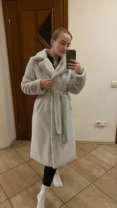 Еко-шубка ніжного сірого кольору в ідеальному стані.