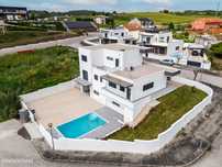 Moradia T4 NOVA Com Piscina e Garagem, Vermelha, Cadaval